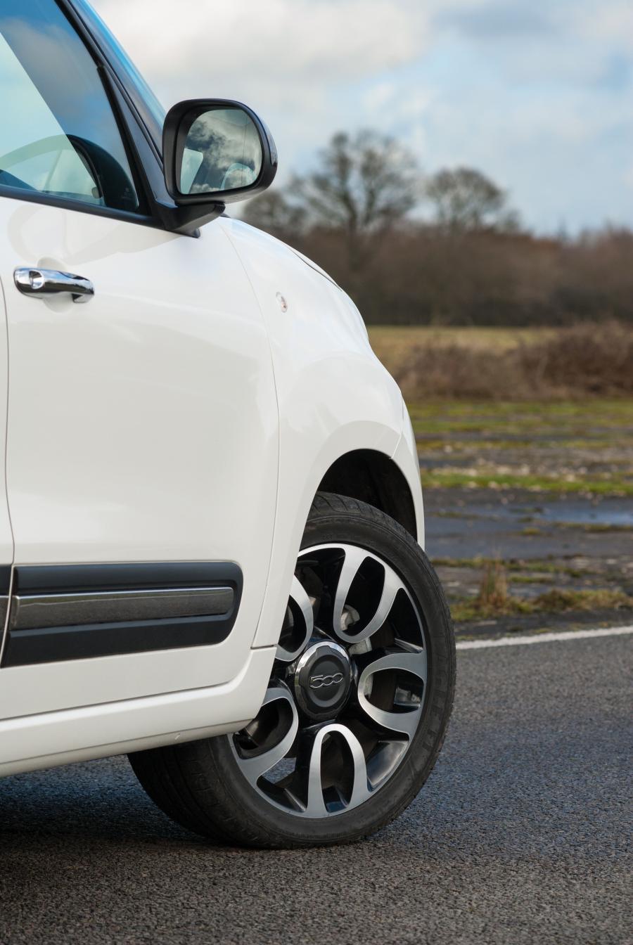  Fiat 500L 2014 года  (UK) (фото 13 из 19)